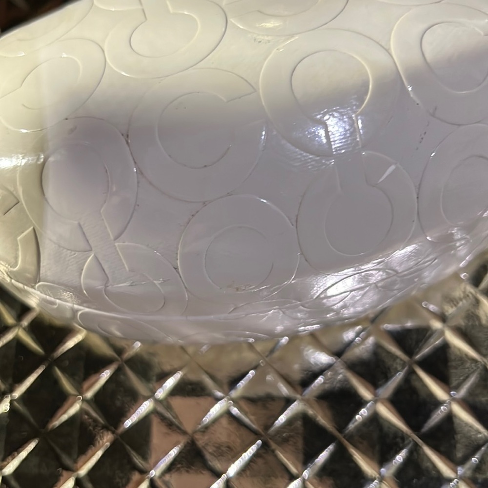 COACH Eyeglass Hard Case OFF WHITE EMBOSSED SIGNATURE Faux PATENT Leather - Picture 2 of 7